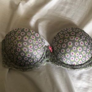 Pink Victoria’s Secret bra. White flower, pink center.  Lace straps.  34B.